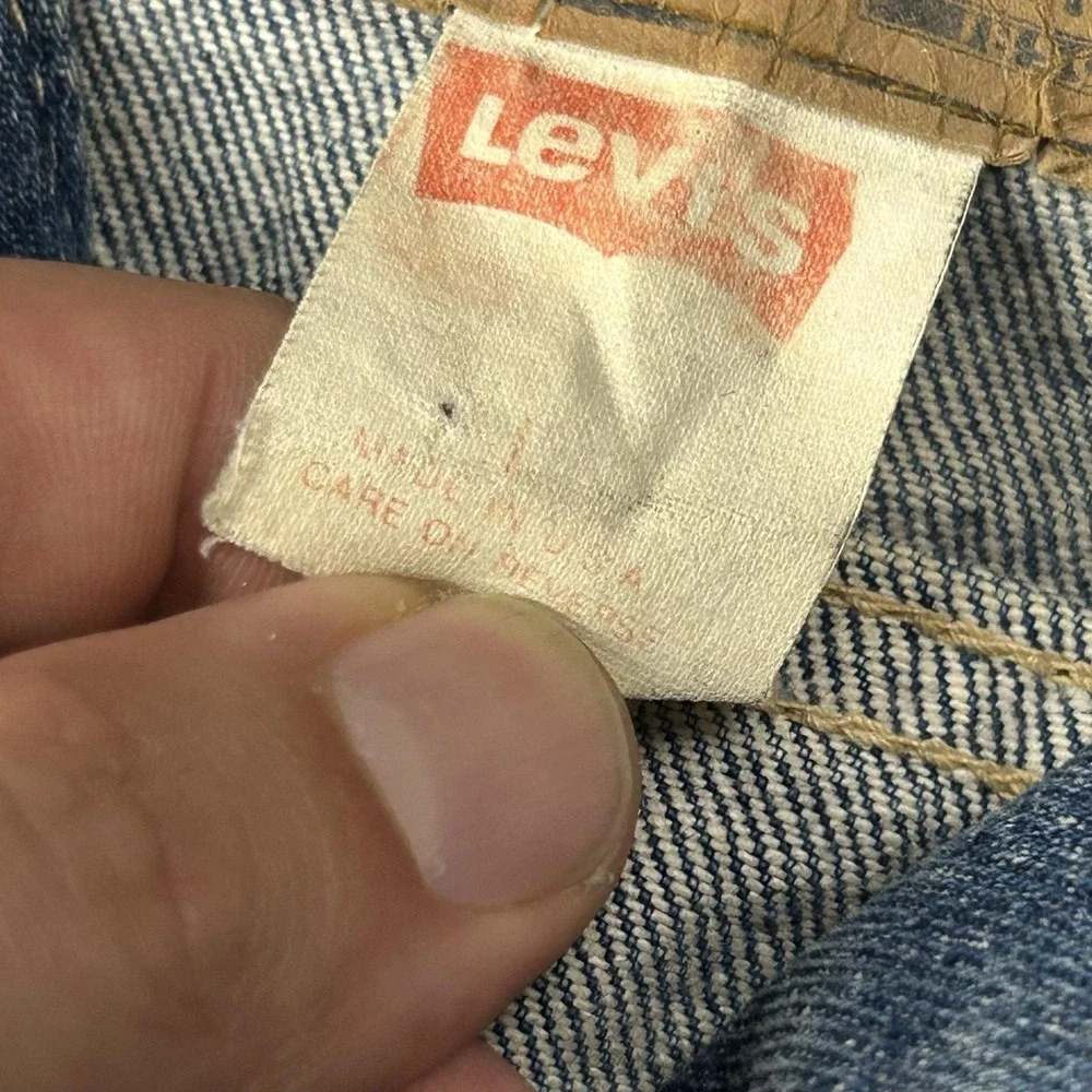 Vintage Levi's Denim Trucker Jacket Mens Large Light Wash Blue Made USA
